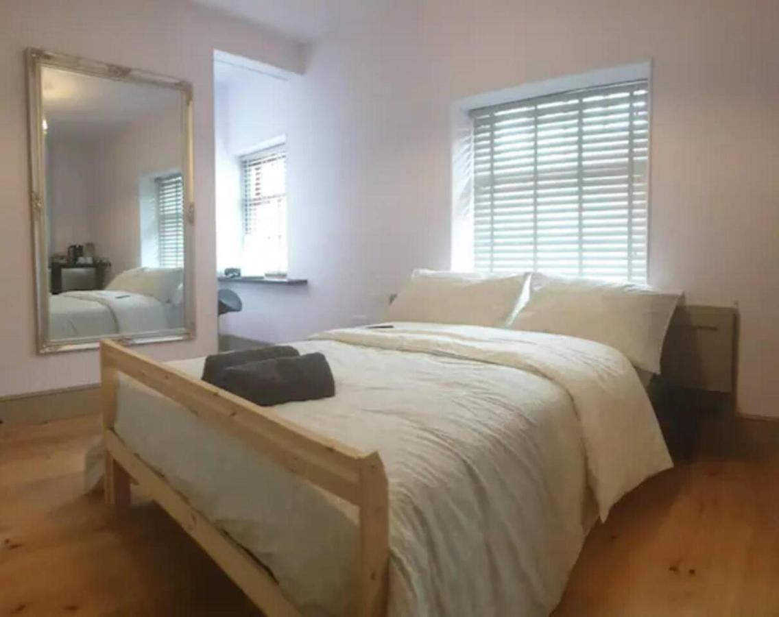 Buck - En-Suite Room In Canalside Guesthouse 伯恩利 外观 照片
