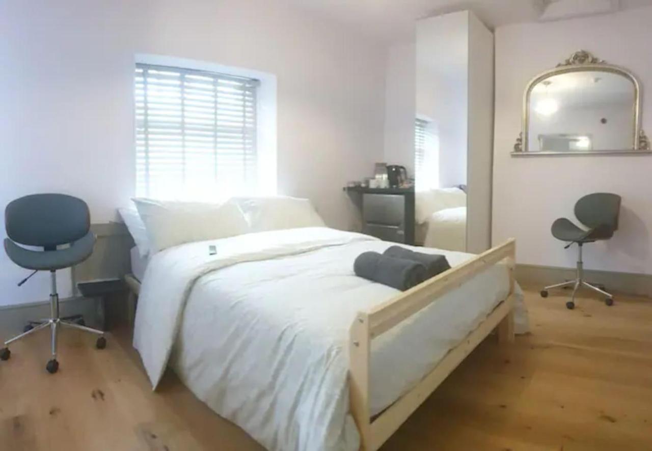 Buck - En-Suite Room In Canalside Guesthouse 伯恩利 外观 照片